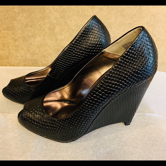 Colin Stuart peep toe wedges - Picture 2 of 6